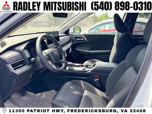 New 2026 Mitsubishi Outlander ES image 10