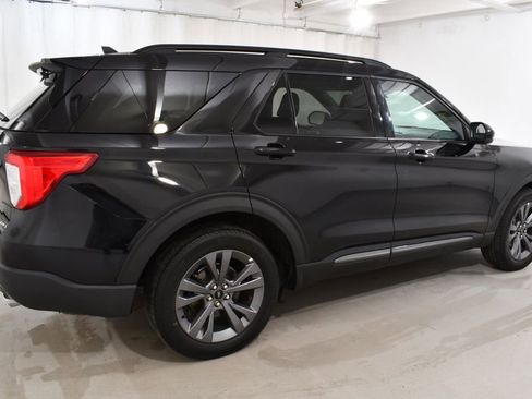 Used 2023 Ford Explorer XLT w/ Equipment Group 202A AWD/4WD image 11
