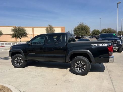 Used 2019 Toyota Tacoma TRD Off-Road image 6