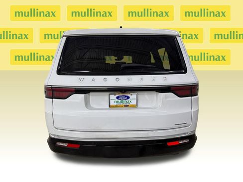 Used 2024 Jeep Wagoneer L Series II RWD image 7