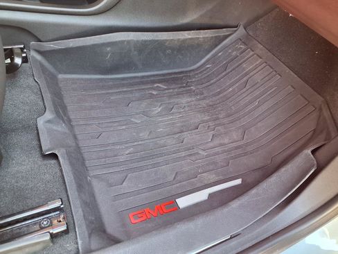 Used 2023 GMC Acadia SLT w/ LPO, Floor Liner Package FWD image 34