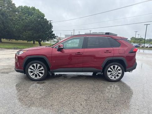 Used 2021 Toyota RAV4 XLE Premium AWD/4WD image 6