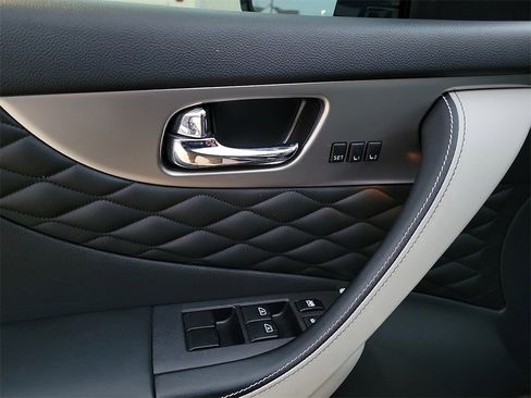 Used 2017 INFINITI QX70 2WD w/ Limited Package image 18