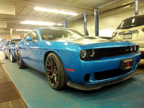 Used 2016 Dodge Challenger SRT Hellcat image 2