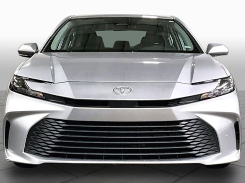 Used 2025 Toyota Camry LE FWD image 4