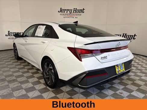 Used 2025 Hyundai Elantra Sport image 7