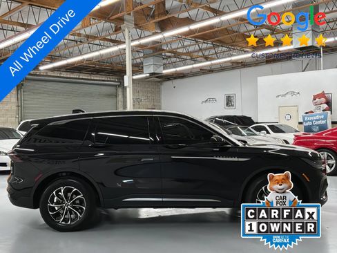 Used 2025 Lincoln Nautilus Premier AWD/4WD image 4