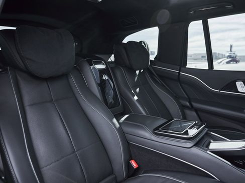 Used 2021 Mercedes-Benz Maybach GLS 600 4MATIC image 36