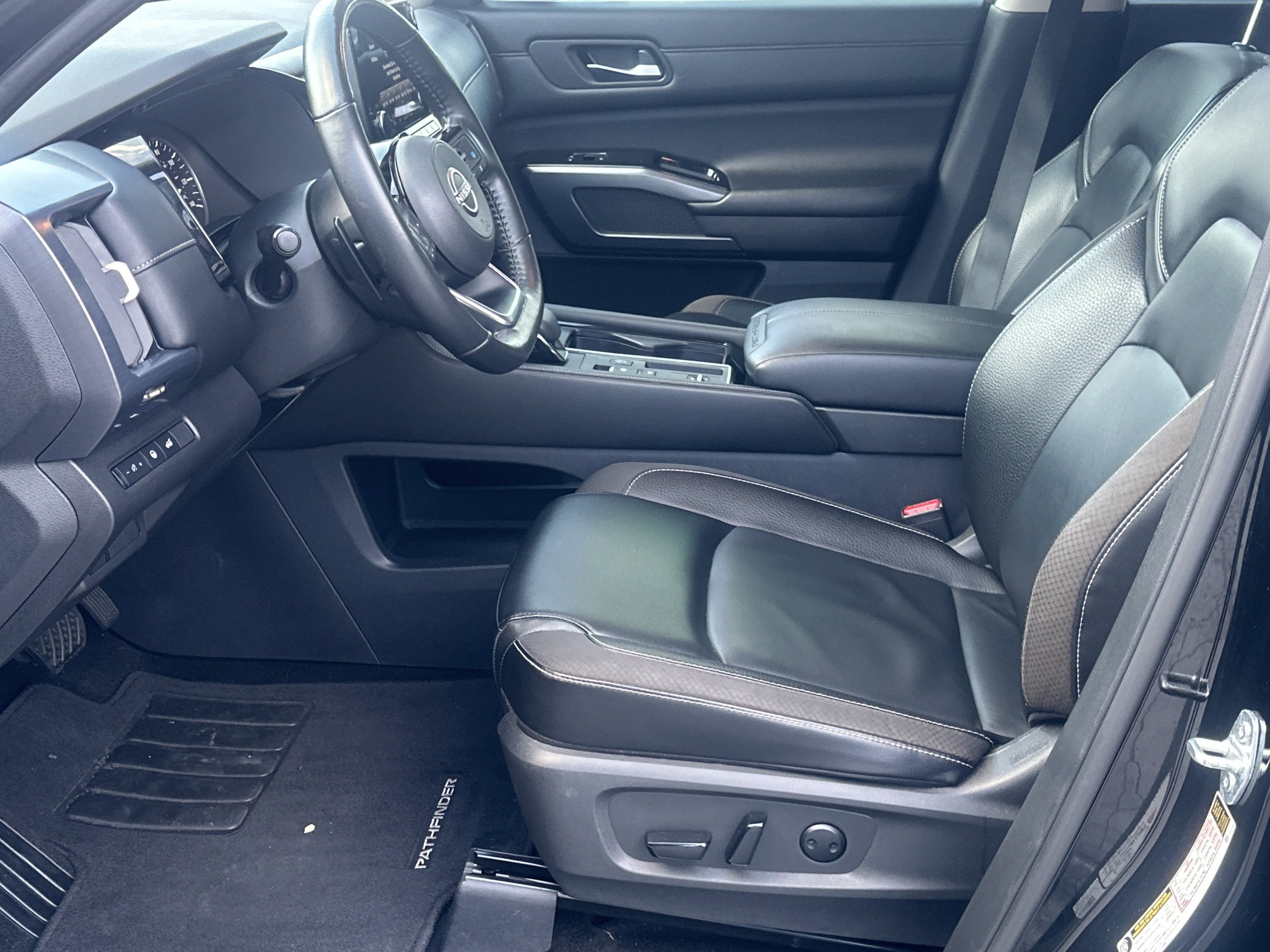 Used 2024 Nissan Pathfinder SL w/ Cargo Package FWD image 7