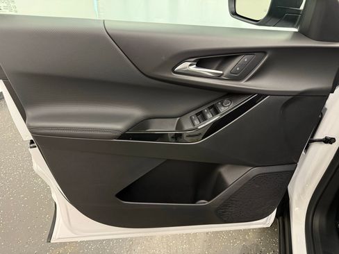 Used 2025 Chevrolet Equinox LT image 9