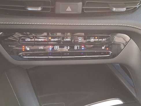 Used 2023 Buick Envision Essence image 18