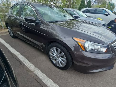 Used 2011 Honda Accord EX-L image 2