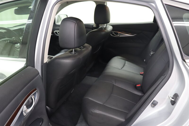 Used 2013 INFINITI M35 w/ Premium Pkg RWD image 28