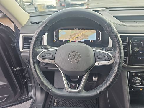 Used 2022 Volkswagen Atlas SEL Premium image 11