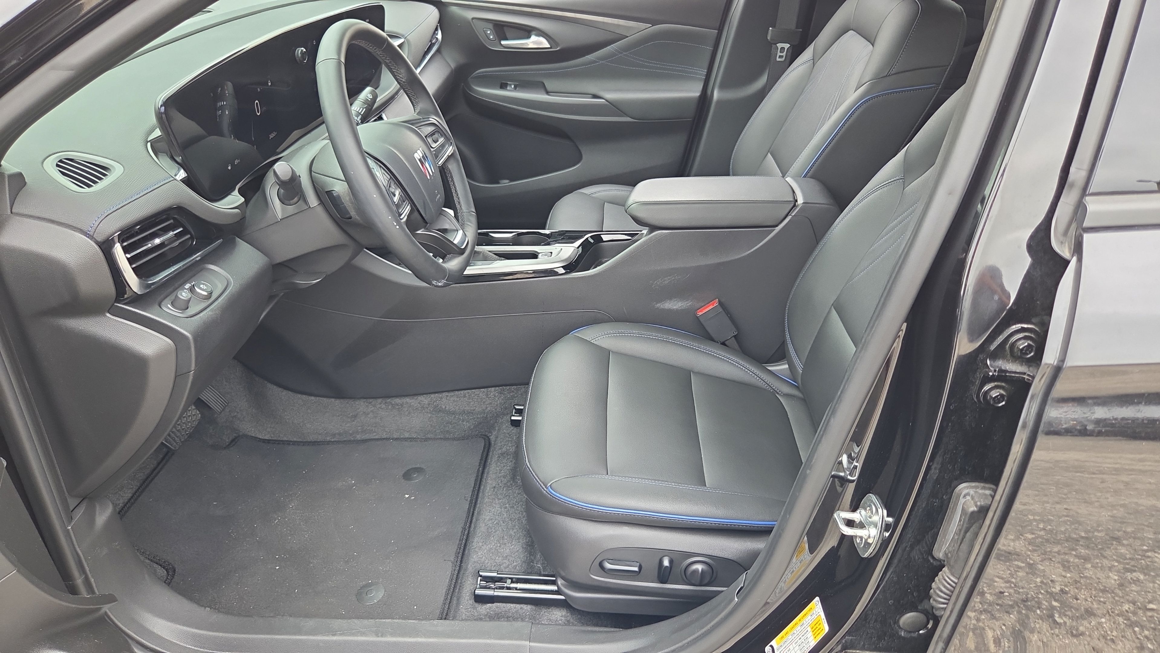 Used 2025 Buick Envista Sport Touring w/ Convenience I Package FWD image 9