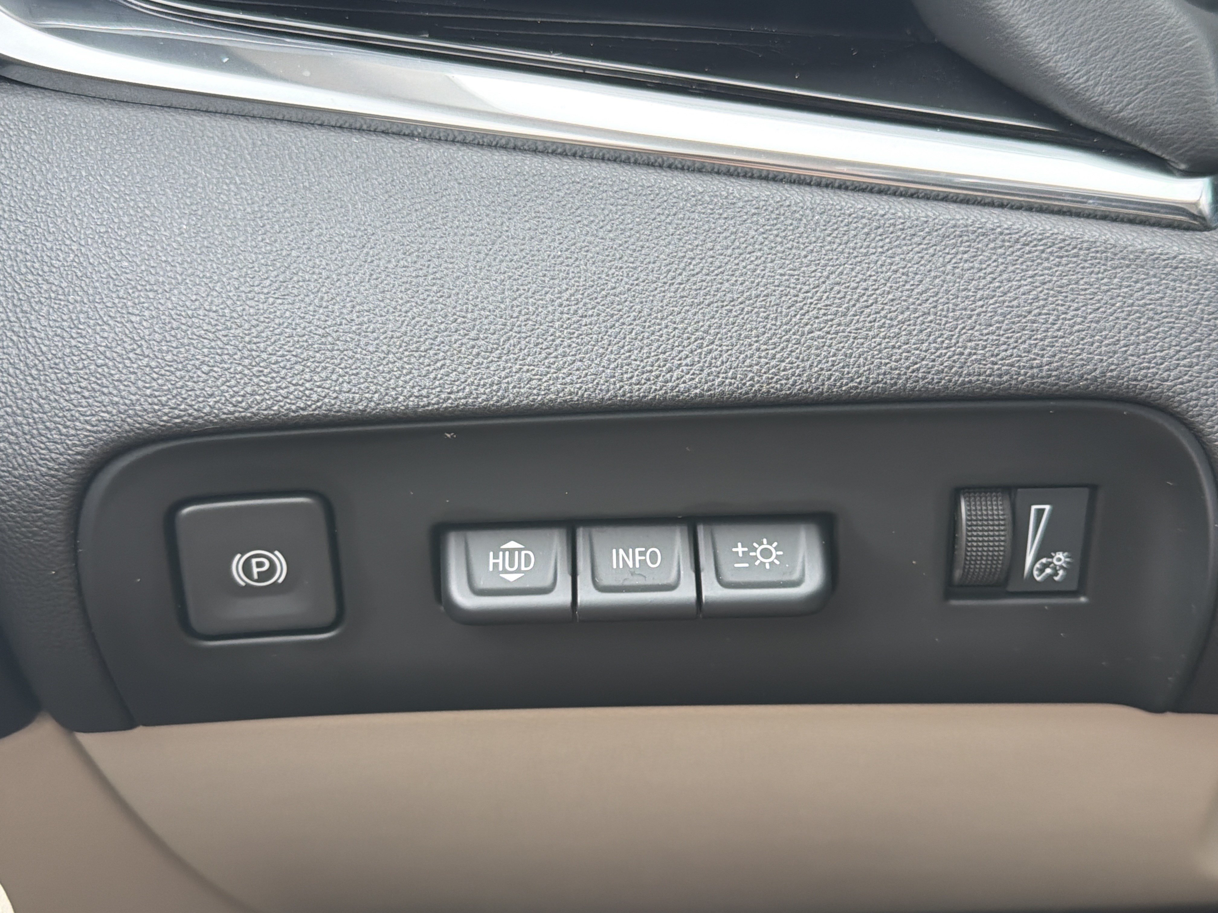 Used 2023 Buick Enclave Avenir FWD image 31