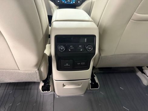 Used 2023 GMC Acadia Denali w/ Denali Technology Package image 18