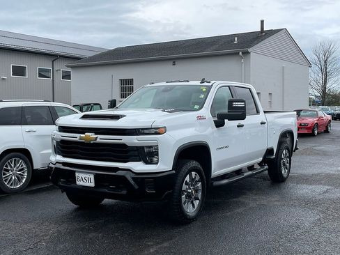 Used 2025 Chevrolet Silverado 2500 Custom w/ Custom Value Package AWD/4WD image 8