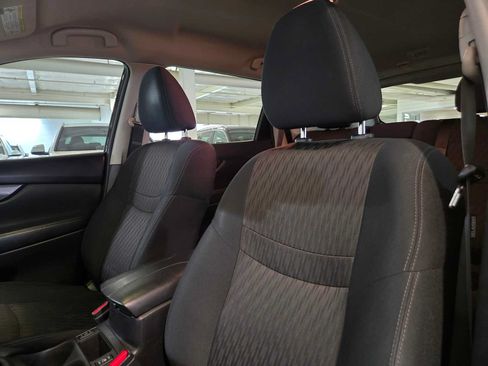Used 2019 Nissan Rogue SV FWD image 20