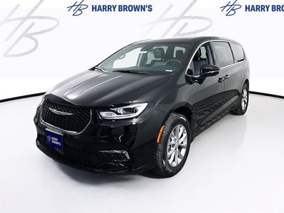 New 2026 Chrysler Pacifica Select