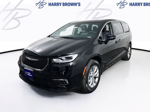 New 2026 Chrysler Pacifica Select image 1