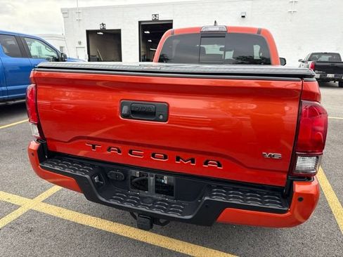 Used 2018 Toyota Tacoma TRD Sport w/ Technology Package AWD/4WD image 5
