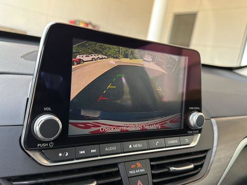 Used 2025 Nissan Altima 2.5 SV FWD image 25