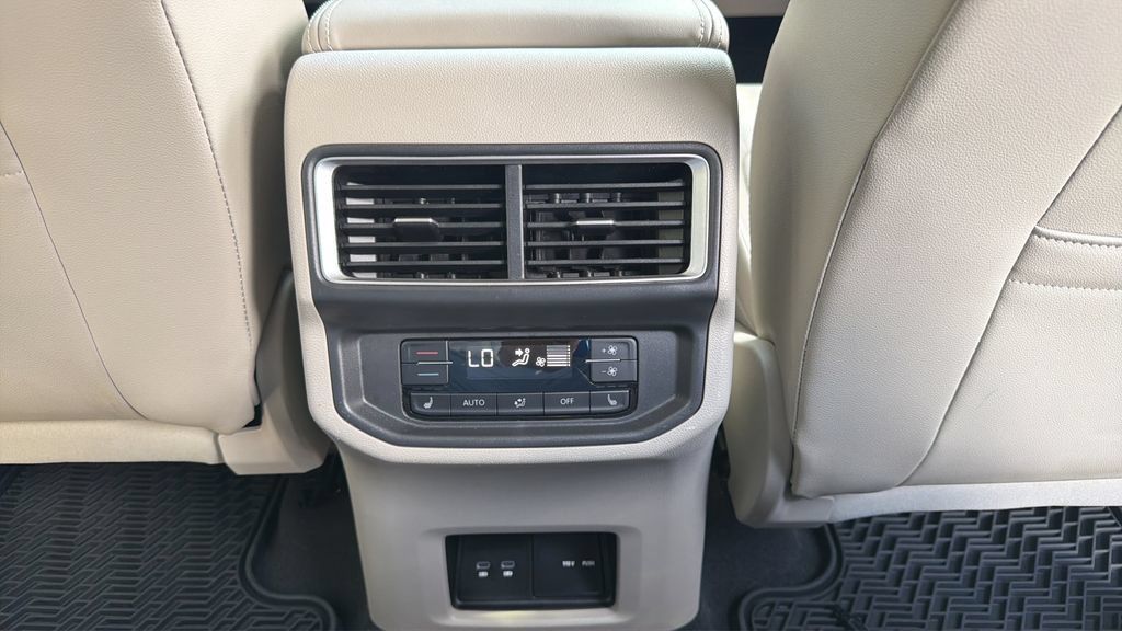 Used 2024 Volkswagen Atlas SEL Premium R-Line AWD/4WD image 28
