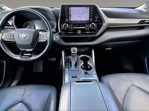 Used 2020 Toyota Highlander Limited FWD image 7