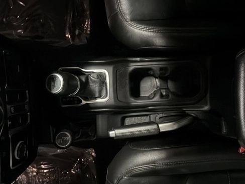 Used 2019 Jeep Wrangler Unlimited Sahara AWD/4WD image 20