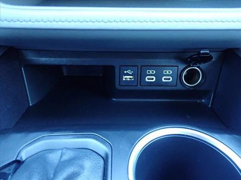 Used 2023 Toyota Highlander LE FWD image 21