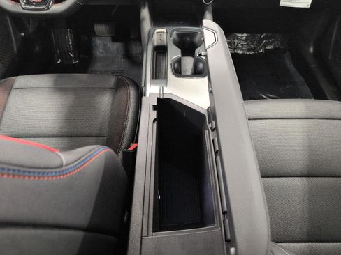 Used 2025 Chevrolet Equinox EV RS FWD image 17