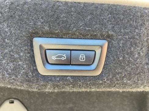 Used 2025 BMW i5 xDrive40 w/ Premium Package AWD/4WD image 32