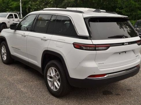 Used 2024 Jeep Grand Cherokee Laredo X w/ Luxury Tech Group I AWD/4WD image 6