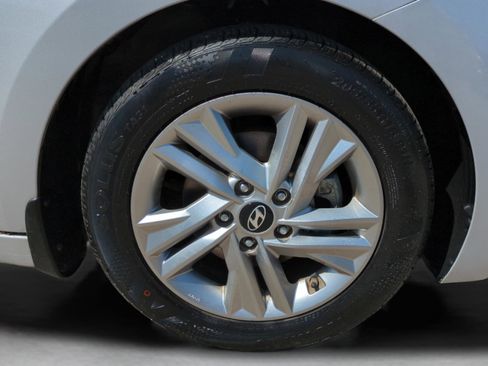 Used 2019 Hyundai Elantra SEL FWD image 23