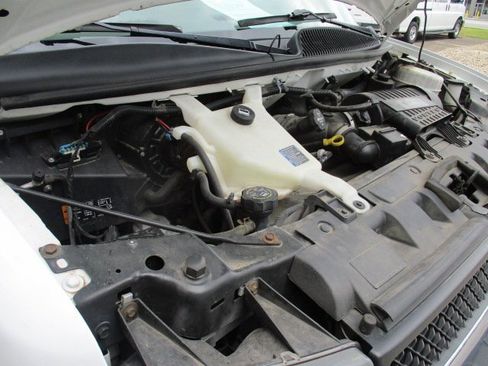 Used 2020 Chevrolet Express 4500 w/ Power Convenience Package image 16