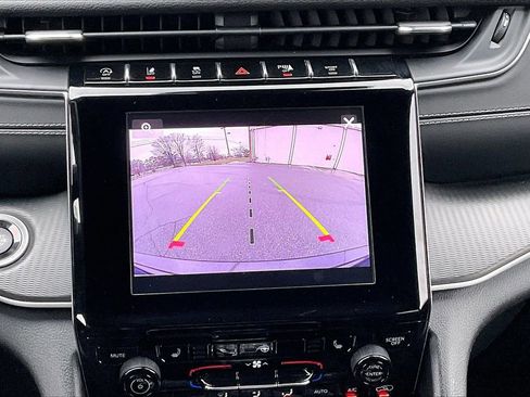 Certified 2023 Jeep Grand Cherokee Altitude image 14