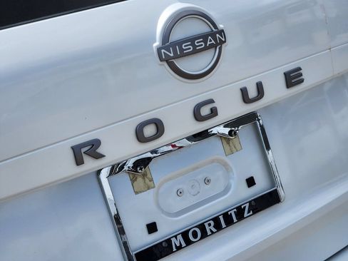 Used 2025 Nissan Rogue SV FWD image 12
