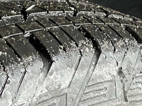 Used 2023 GMC Acadia SLE w/ LPO, Floor Liner Package image 9