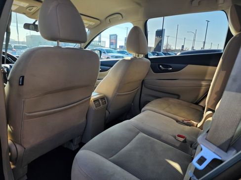 Used 2016 Nissan Rogue S w/ Appearance Package image 11