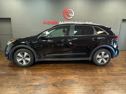 Used 2019 Kia Niro EX Premium w/ Sunroof Package FWD image 2
