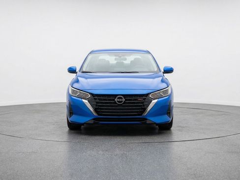 Used 2025 Nissan Sentra SV FWD image 2