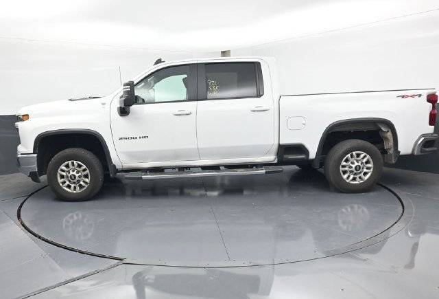 Used 2025 Chevrolet Silverado 2500 LT w/ Convenience Package AWD/4WD image 4