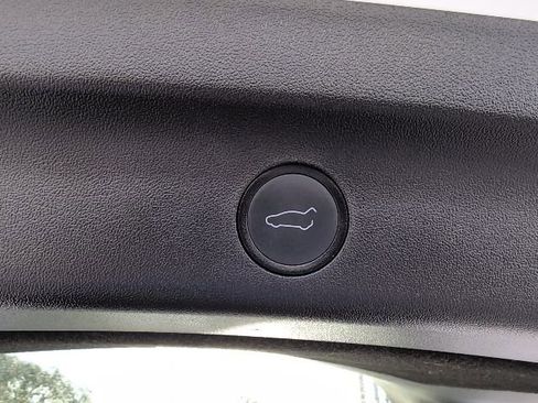 Used 2022 Tesla Model Y Long Range image 28