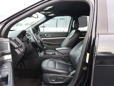 Used 2018 Ford Explorer XLT w/ Equipment Group 202A AWD/4WD image 10