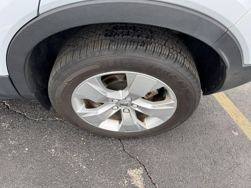 Used 2022 Volvo XC40 T4 Momentum image 7