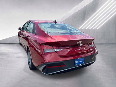 Certified 2025 Hyundai Elantra Hybrid FWD image 5