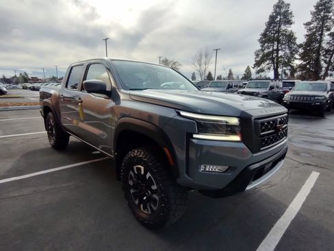 Used 2022 Nissan Frontier PRO-4X image 7