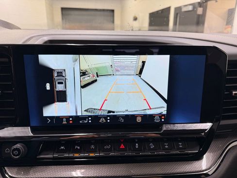 Used 2025 Chevrolet Silverado 1500 ZR2 w/ Technology Package image 17