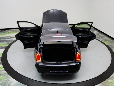 Used 2019 Chrysler 300 Touring w/ Sport Appearance Package RWD image 37
